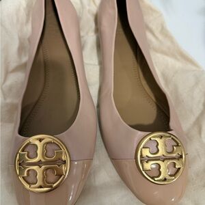 Tory Burch Women's Pink Flats with Gold Logo